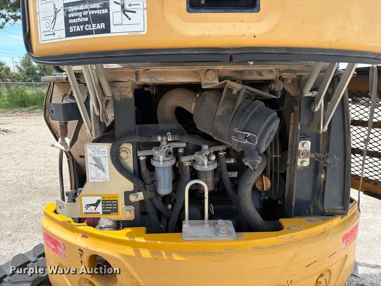 image for item DV7314 2015 John Deere 17G mini excavator