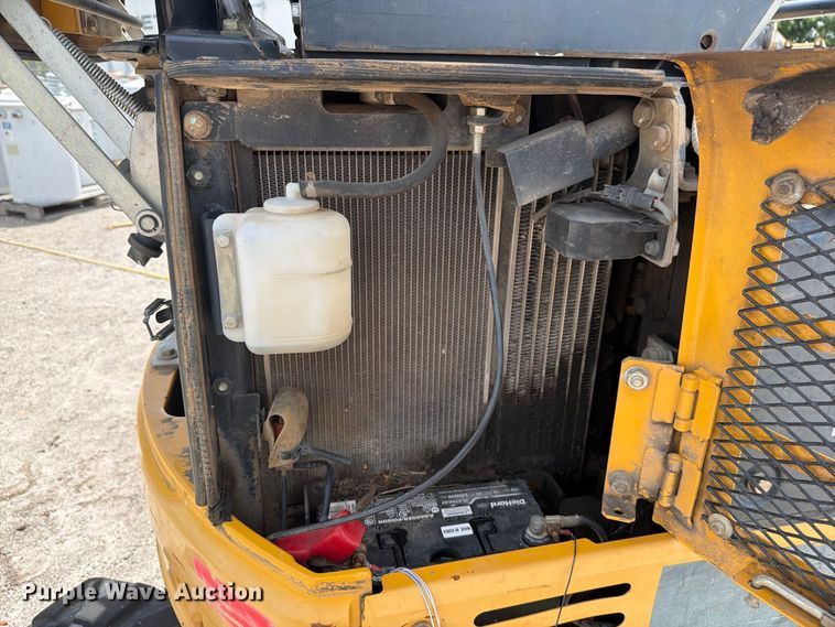 image for item DV7314 2015 John Deere 17G mini excavator