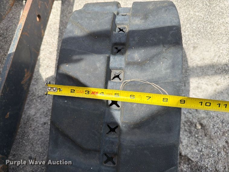 image for item DV7314 2015 John Deere 17G mini excavator