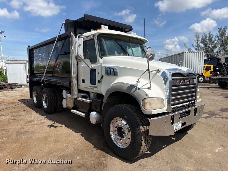 image for item DV7318 2015 Mack GU713 dump truck
