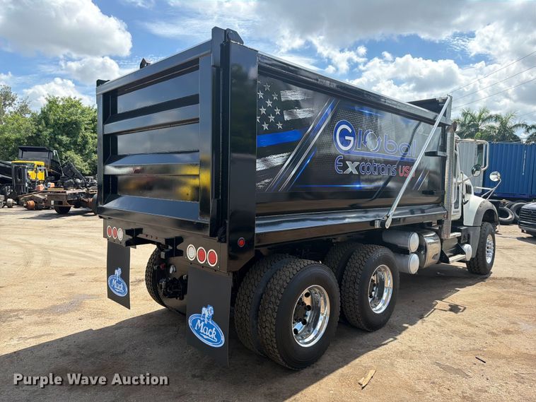 image for item DV7318 2015 Mack GU713 dump truck