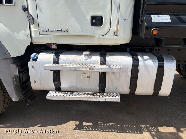 image for item DV7318 2015 Mack GU713 dump truck