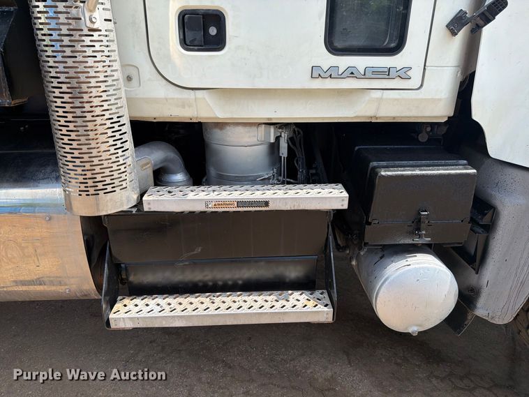 image for item DV7318 2015 Mack GU713 dump truck