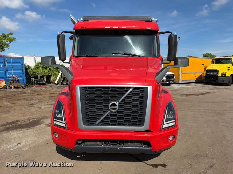 image for item DV7319 2022 Volvo VNR dump truck