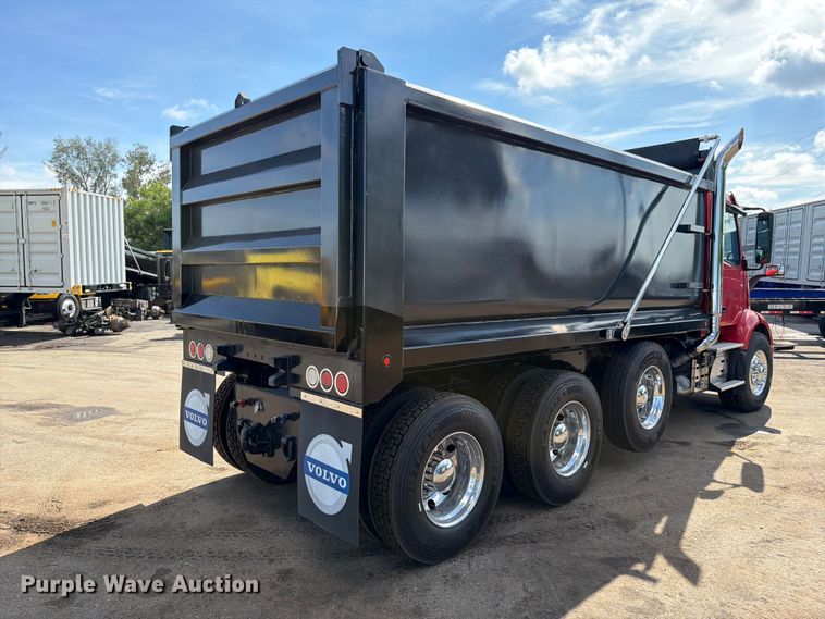 image for item DV7319 2022 Volvo VNR dump truck