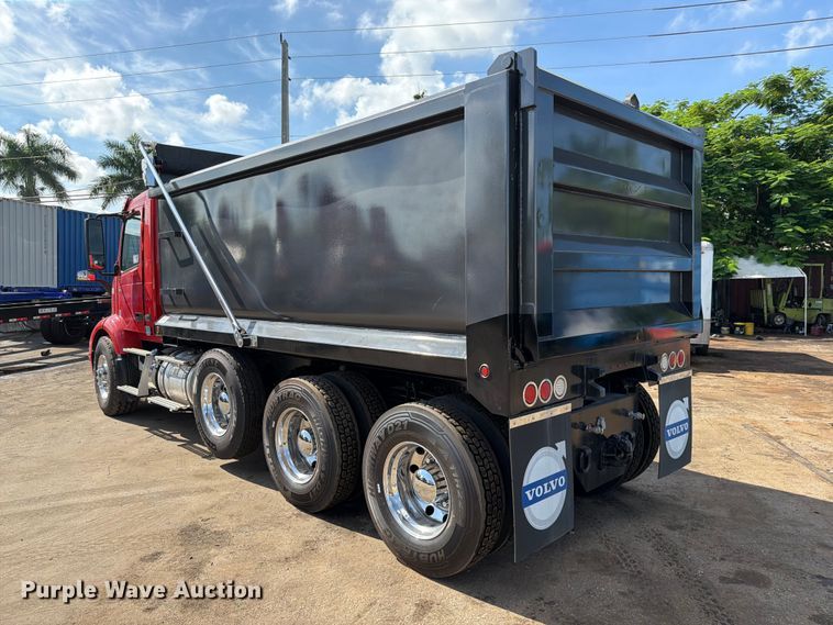 image for item DV7319 2022 Volvo VNR dump truck