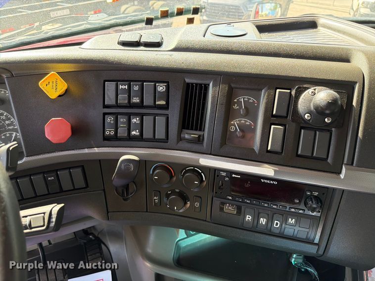 image for item DV7319 2022 Volvo VNR dump truck
