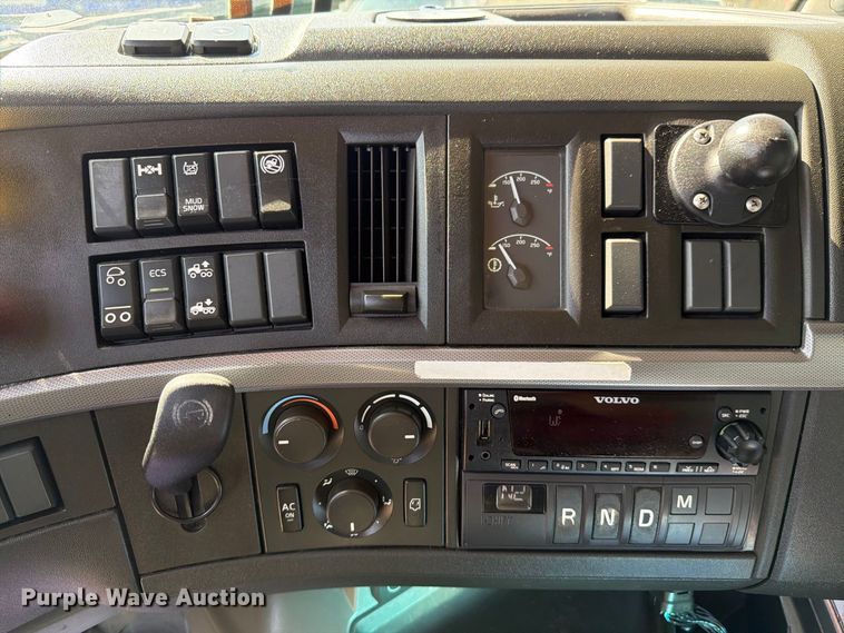 image for item DV7319 2022 Volvo VNR dump truck