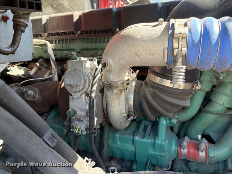 image for item DV7319 2022 Volvo VNR dump truck