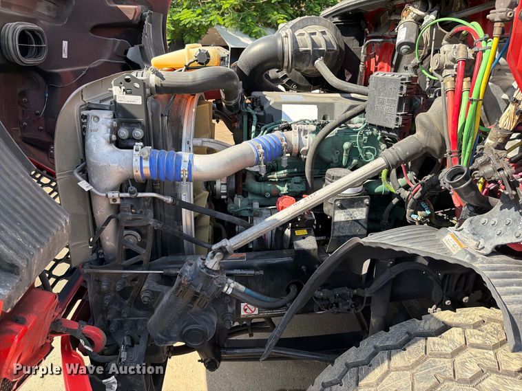 image for item DV7319 2022 Volvo VNR dump truck