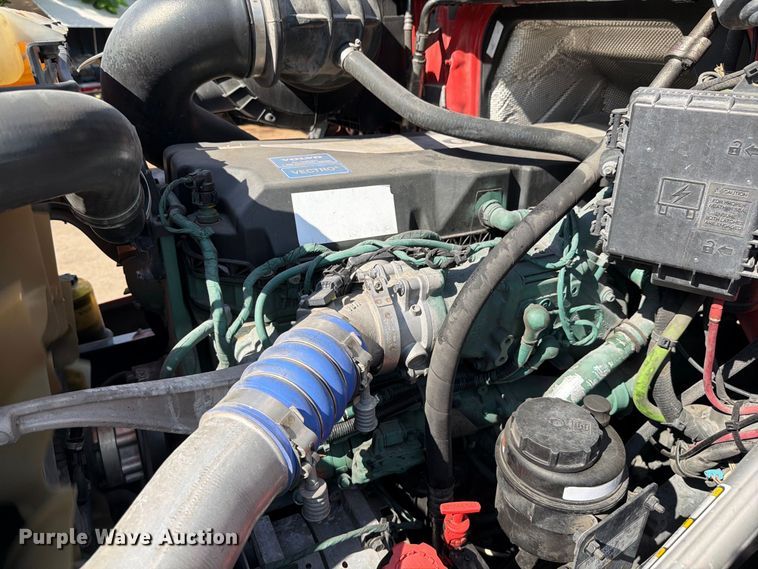 image for item DV7319 2022 Volvo VNR dump truck