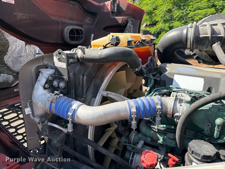 image for item DV7319 2022 Volvo VNR dump truck