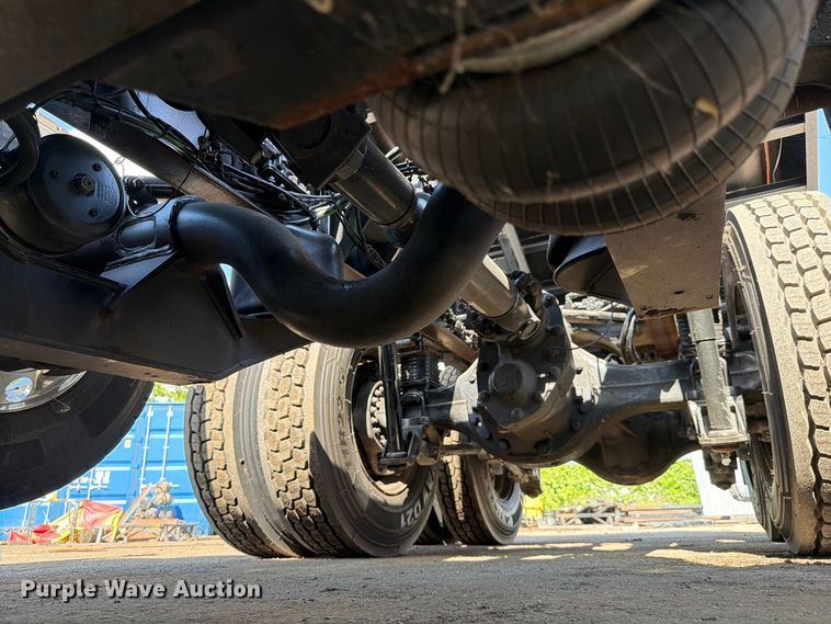 image for item DV7319 2022 Volvo VNR dump truck