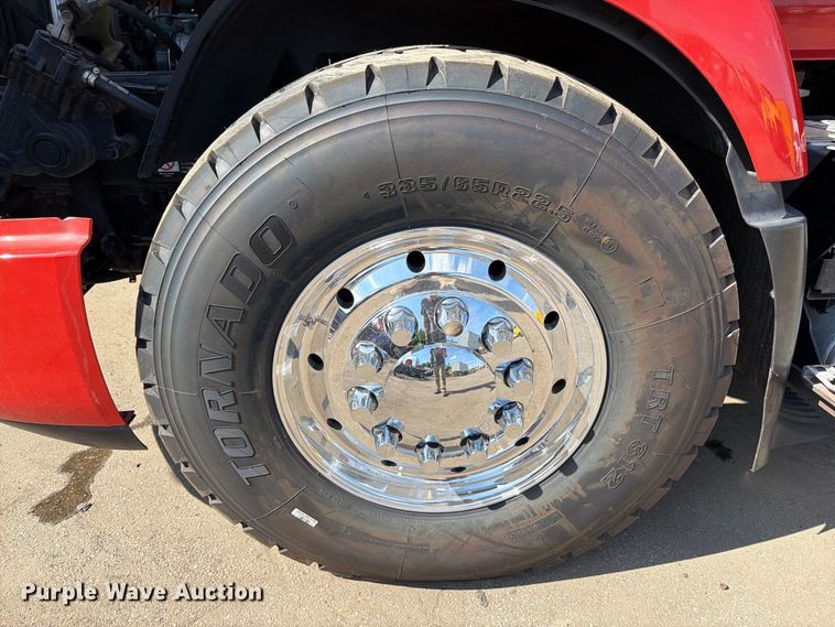 image for item DV7319 2022 Volvo VNR dump truck