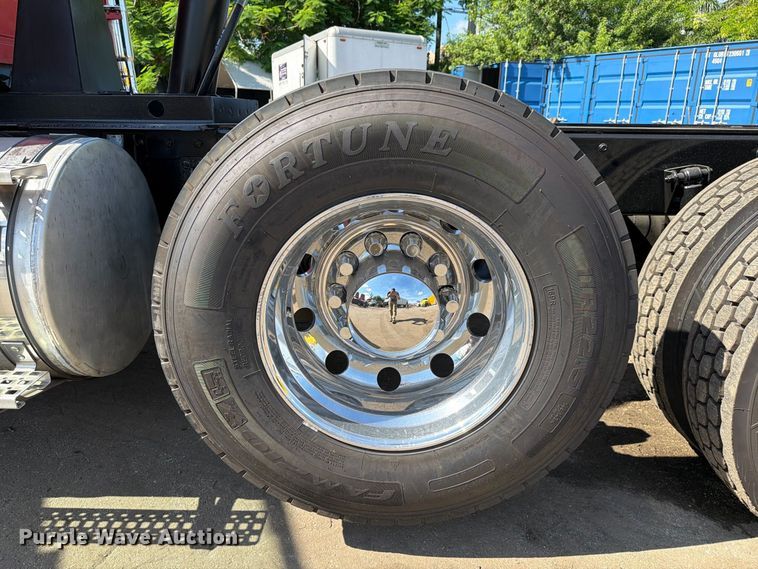 image for item DV7319 2022 Volvo VNR dump truck