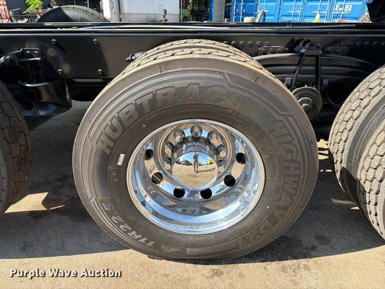 image for item DV7319 2022 Volvo VNR dump truck