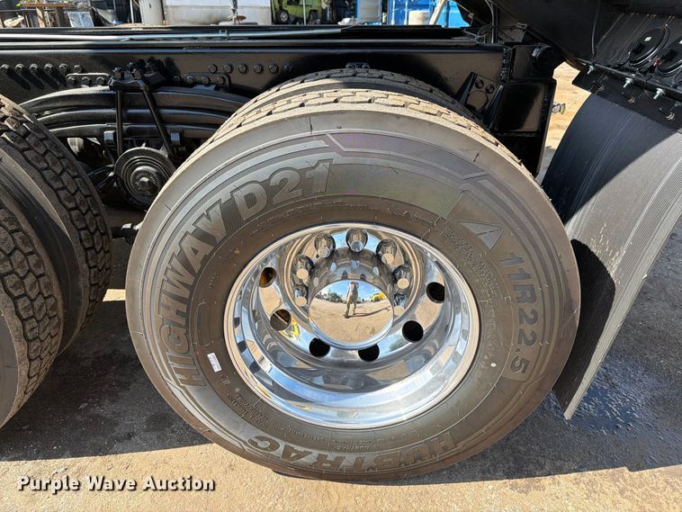image for item DV7319 2022 Volvo VNR dump truck