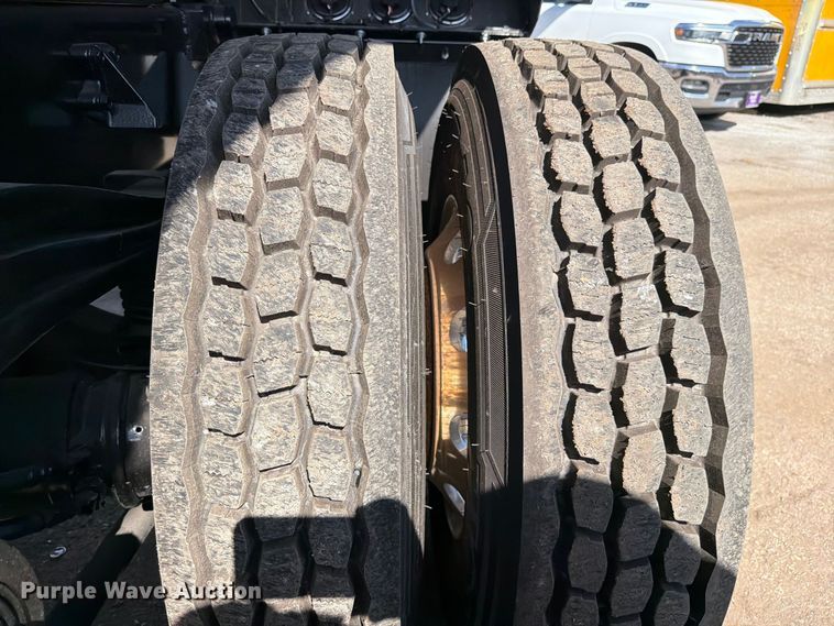 image for item DV7319 2022 Volvo VNR dump truck