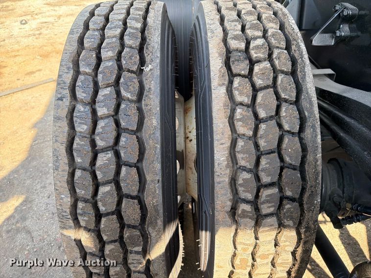 image for item DV7319 2022 Volvo VNR dump truck