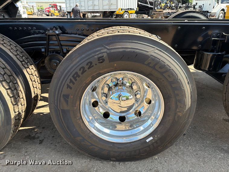 image for item DV7319 2022 Volvo VNR dump truck