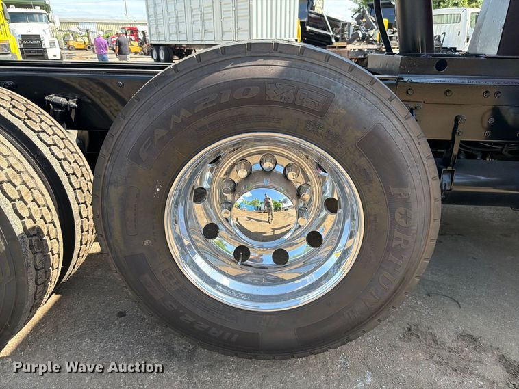 image for item DV7319 2022 Volvo VNR dump truck