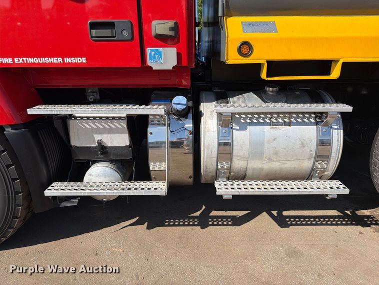 image for item DV7320 2020 Volvo VNR dump truck