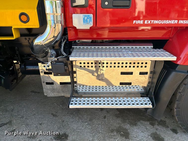 image for item DV7320 2020 Volvo VNR dump truck