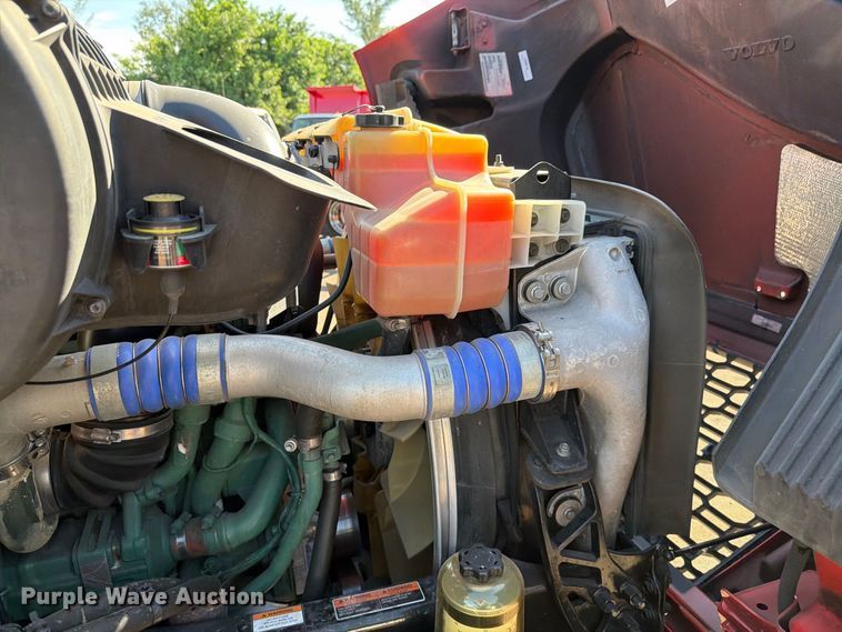 image for item DV7320 2020 Volvo VNR dump truck