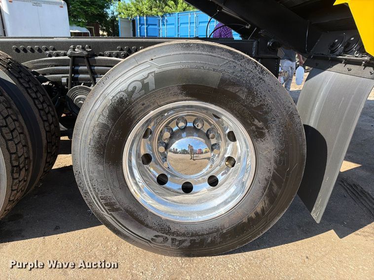 image for item DV7320 2020 Volvo VNR dump truck