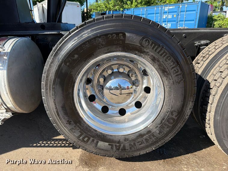 image for item DV7320 2020 Volvo VNR dump truck