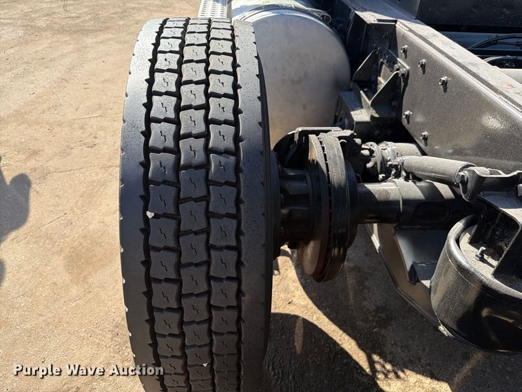 image for item DV7320 2020 Volvo VNR dump truck