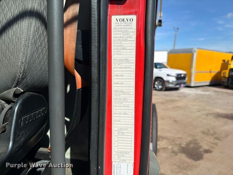 image for item DV7320 2020 Volvo VNR dump truck