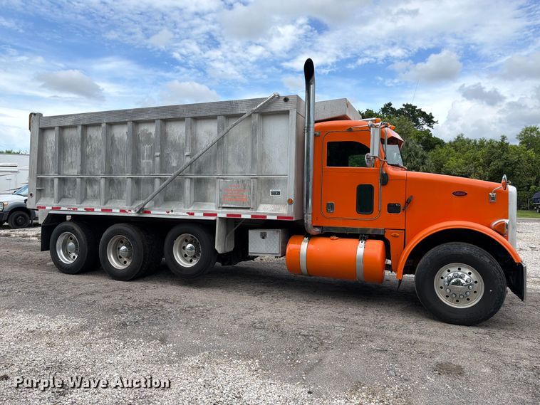 image for item DV7321 2009 Peterbilt 365 dump truck