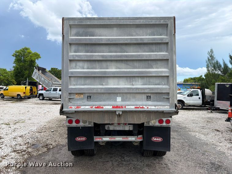 image for item DV7321 2009 Peterbilt 365 dump truck