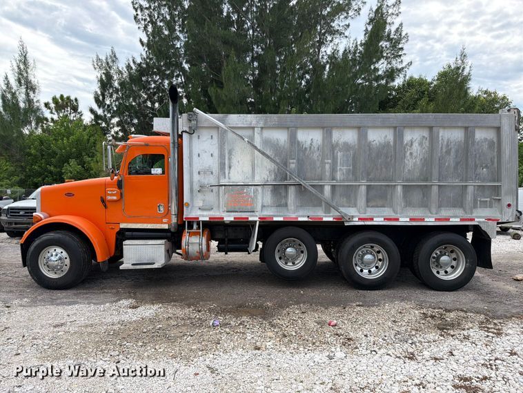 image for item DV7321 2009 Peterbilt 365 dump truck