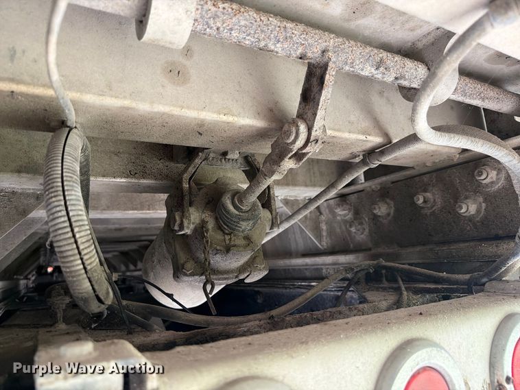 image for item DV7321 2009 Peterbilt 365 dump truck