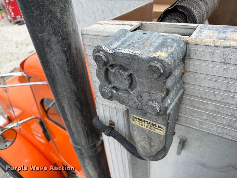 image for item DV7321 2009 Peterbilt 365 dump truck