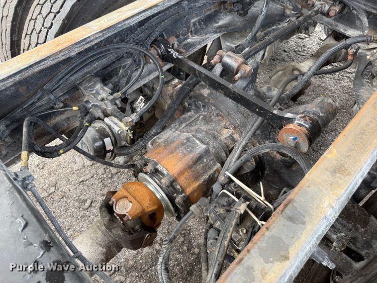 image for item DV7321 2009 Peterbilt 365 dump truck