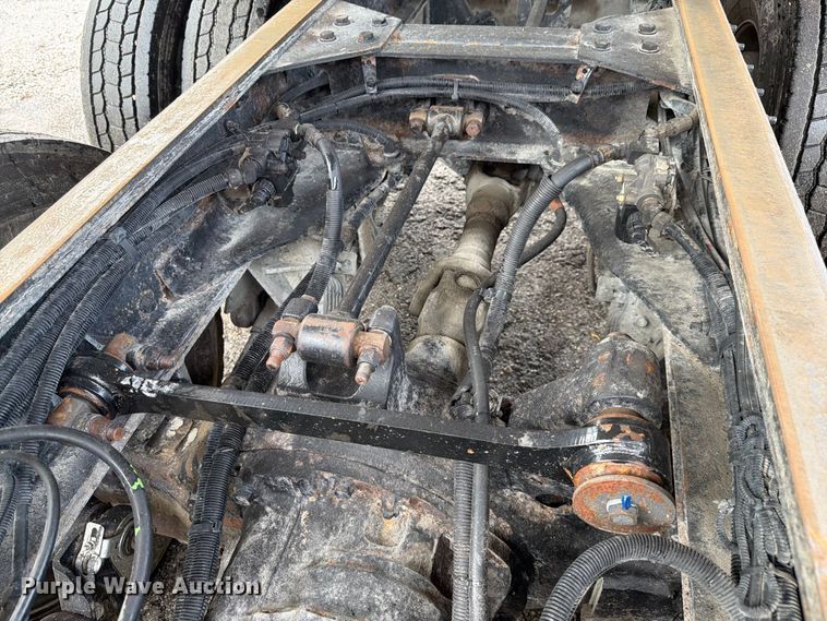 image for item DV7321 2009 Peterbilt 365 dump truck