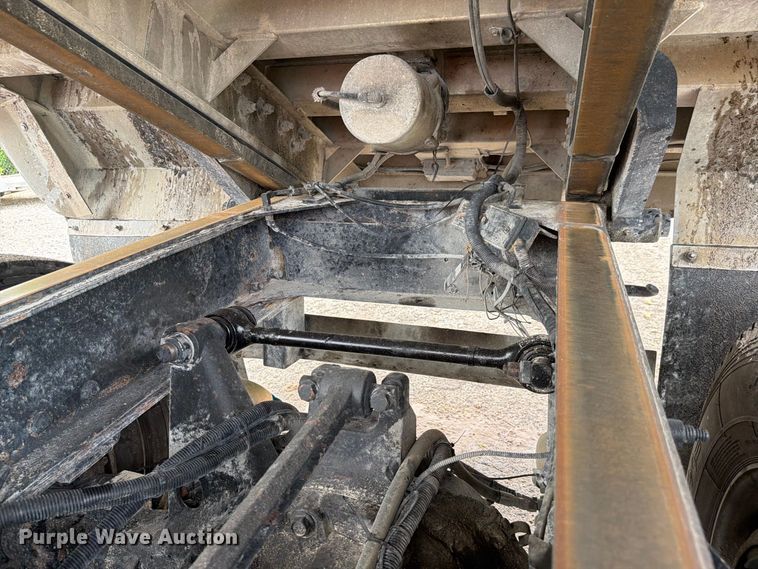 image for item DV7321 2009 Peterbilt 365 dump truck