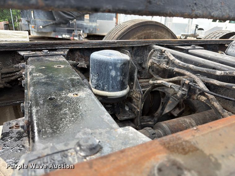 image for item DV7321 2009 Peterbilt 365 dump truck