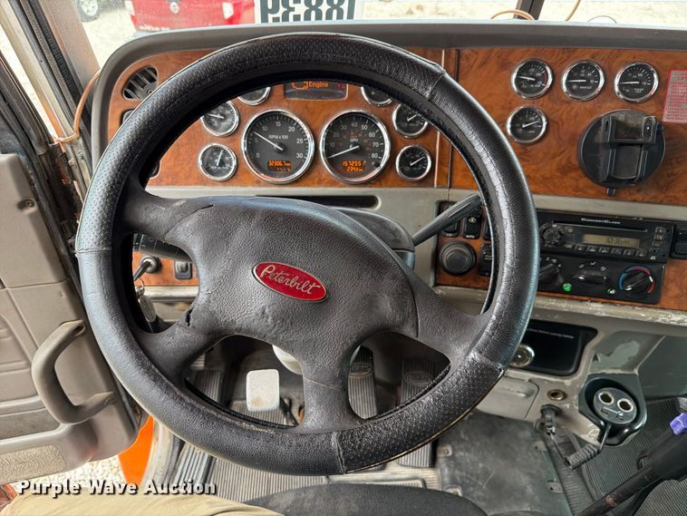 image for item DV7321 2009 Peterbilt 365 dump truck
