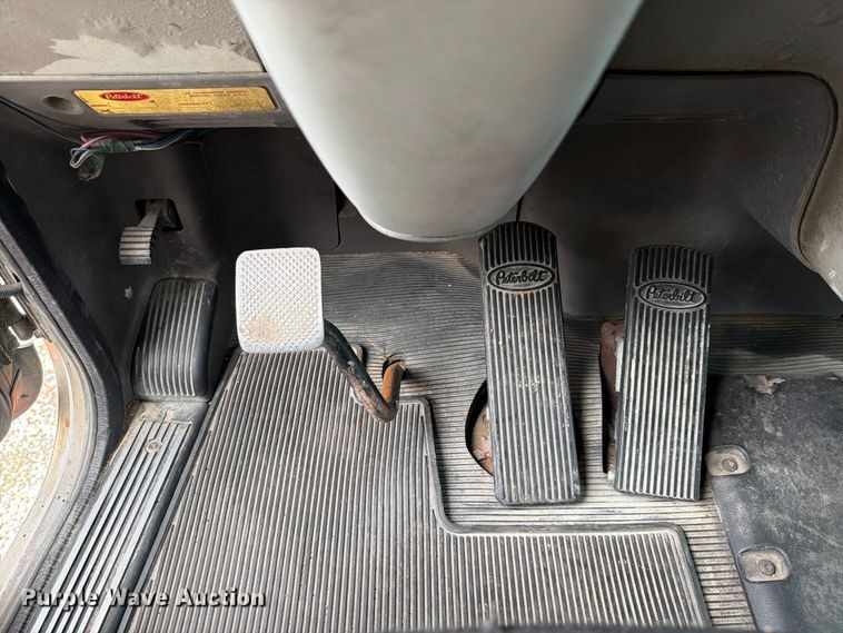 image for item DV7321 2009 Peterbilt 365 dump truck