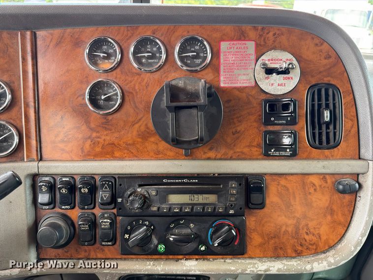image for item DV7321 2009 Peterbilt 365 dump truck