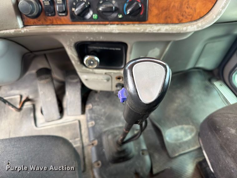 image for item DV7321 2009 Peterbilt 365 dump truck