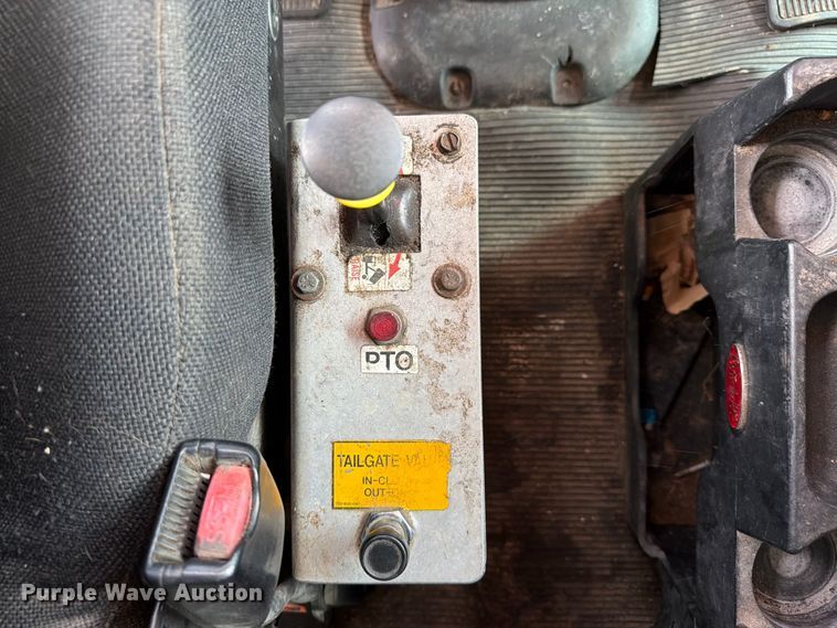 image for item DV7321 2009 Peterbilt 365 dump truck