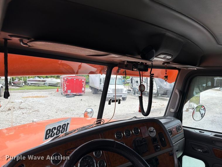 image for item DV7321 2009 Peterbilt 365 dump truck