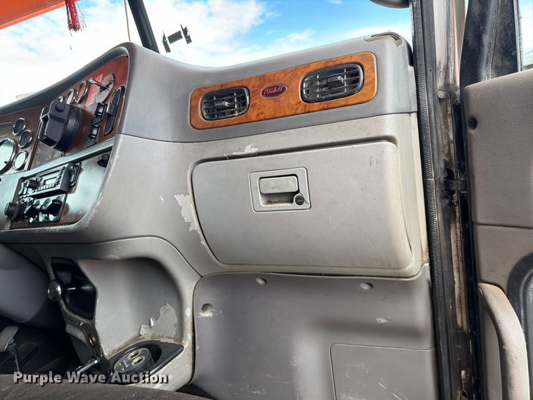 image for item DV7321 2009 Peterbilt 365 dump truck