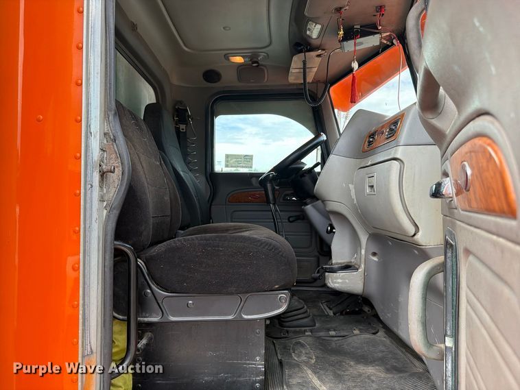 image for item DV7321 2009 Peterbilt 365 dump truck