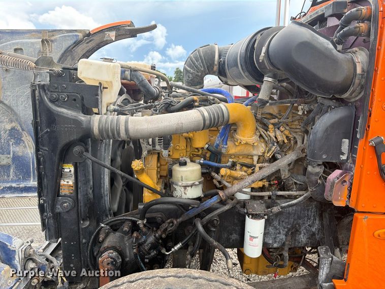 image for item DV7321 2009 Peterbilt 365 dump truck